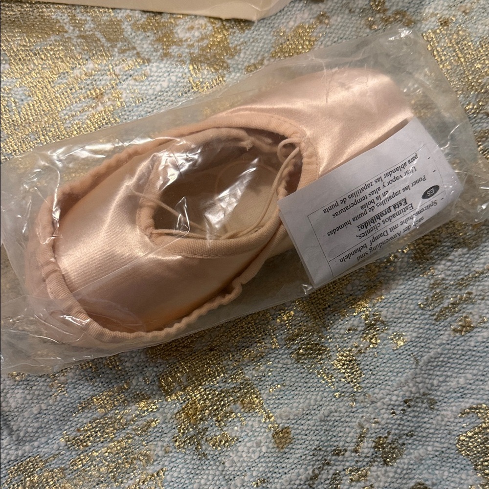 Bloch Kids Satin Slippers in Soft Peach